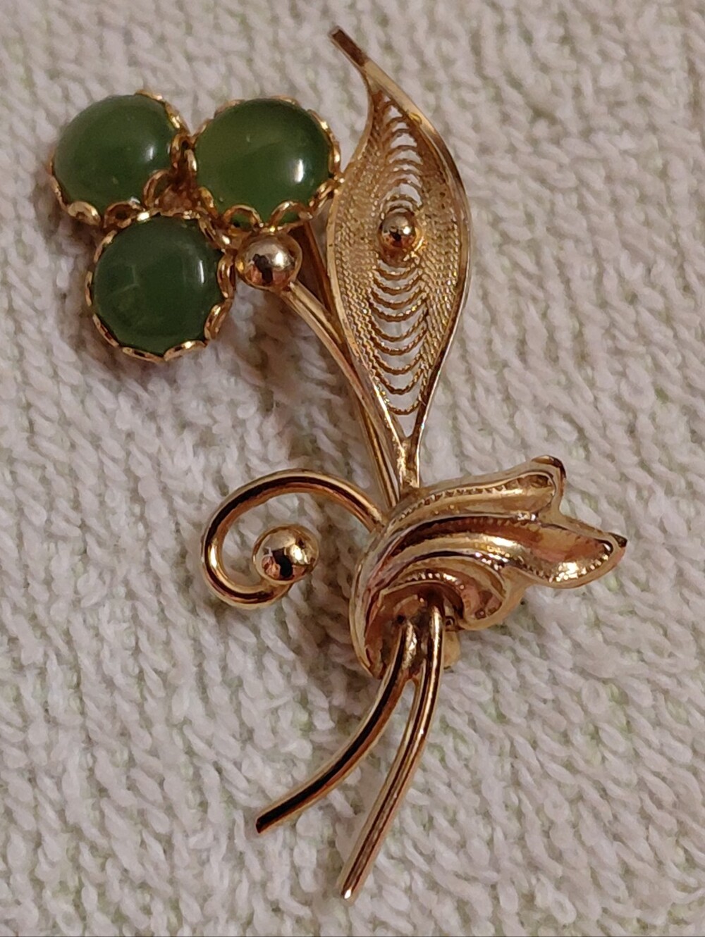 Sorrento Jade And 12K GF Filigree Vintage Pin